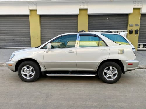 LEXUS RX 300 ឆ្នាំ០១ ប៉ុង១