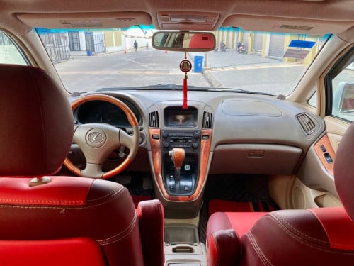 LEXUS RX 300 ឆ្នាំ០១ ប៉ុង១