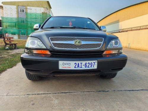 LEXUS RX 300 ឆ្នាំ០២ តម្លៃ10800៛