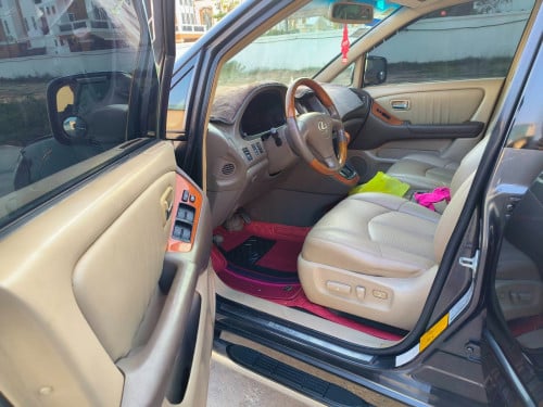 LEXUS RX 300 ឆ្នាំ០២ តម្លៃ10800៛
