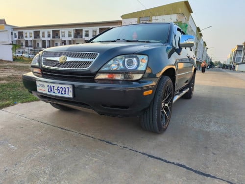 LEXUS RX 300 ឆ្នាំ០២ តម្លៃ10800៛