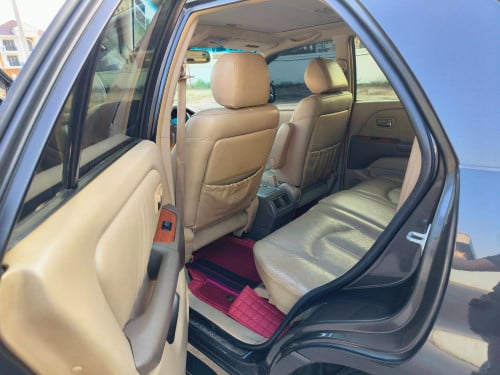 LEXUS RX 300 ឆ្នាំ០២ តម្លៃ10800៛