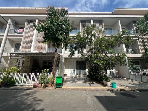 Link B for rent in Borey Chip Mong land sensok Aeon2 price 650$ negotiable full furnish
