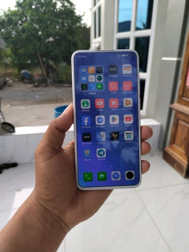 Meizu17 5G(8+128)បែកខ្នងក្រោយតែអ៊ុតស្បែកហើយស្អាត