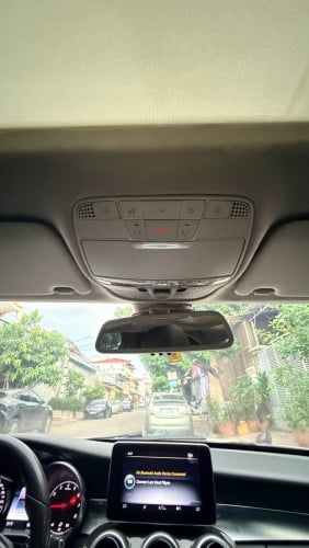mercedes  C300 luxury ,ឆ្នាំ2015 , ពណ៌ស (ក្នុងខ្មៅ) ,ឡាននៅថ្មីខ្លាំង