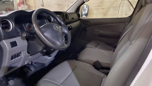 Nissan NV350 2014  ឆេ្វងសុិន Urgent sale!!!
