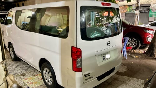 Nissan NV350 2014  ឆេ្វងសុិន Urgent sale!!!