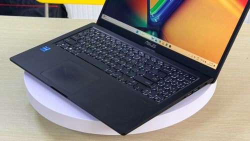 Office laptopសេរីឆ្នាំថ្មី ចូលស្តុកទៀតហើយបងៗ✔️✔️👉🏻អាចរកបាននៅ👉🏻365 Computer 🖥️