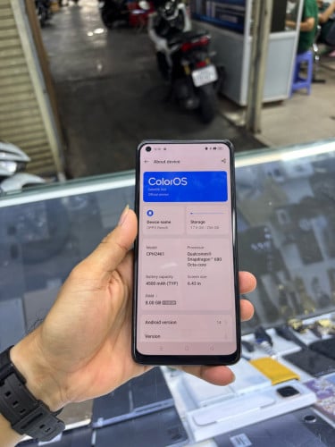 Oppo Reno8 256G Ram8G Sim2 ម៉ាសុីនអេក្រងស្រុីនដានតិចៗ