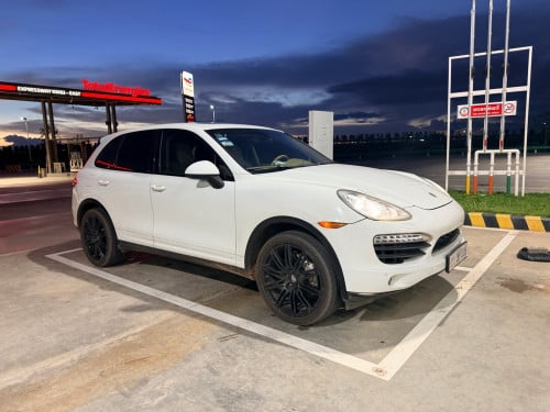 Porsche Cayenne 2013 full