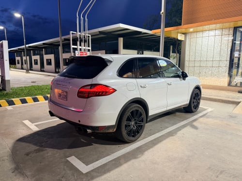 Porsche Cayenne 2013 full