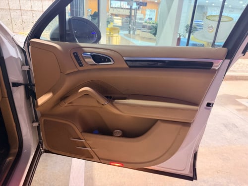 Porsche Cayenne 2013 full