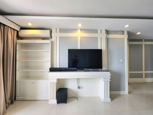 Rose Condo 2 Bedrooms for rent high floor