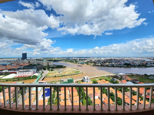 Rose Condo 2 Bedrooms for rent high floor