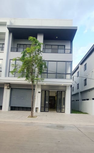 SHOPHOUSE NEAR CHIP MONG MALL 50M FOR RENT