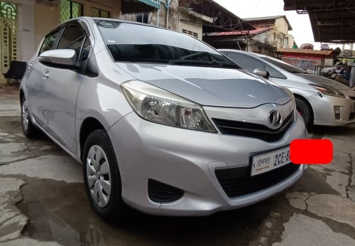 ឆ្នាំ 2013 Toyota Vitz Smart Key