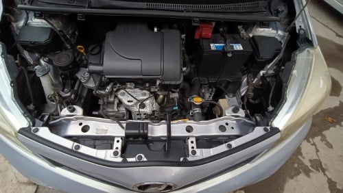 ឆ្នាំ 2013 Toyota Vitz Smart Key