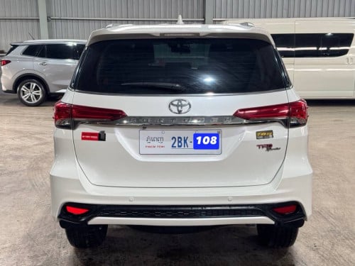 Toyota Fortuner 2020 TRD Full option ឆ្វេងសុីនចូលតាមករុមហ៊ុន Toyota ថ្នាំសុីន100%