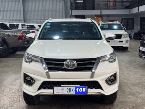 Toyota Fortuner 2020 TRD Full option ឆ្វេងសុីនចូលតាមករុមហ៊ុន Toyota ថ្នាំសុីន100%