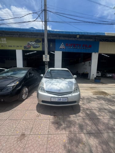 Toyota Prius 2004 ពណ៌ប្រាក់ មានបង់រំលួសទិញដាច់វៃដូរអាចទាក់ទងមកបាន