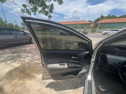 Toyota Prius 2004 ពណ៌ប្រាក់ មានបង់រំលួសទិញដាច់វៃដូរអាចទាក់ទងមកបាន
