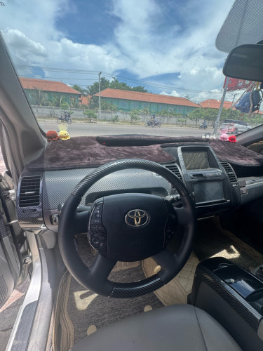 Toyota Prius 2004 ពណ៌ប្រាក់ មានបង់រំលួសទិញដាច់វៃដូរអាចទាក់ទងមកបាន