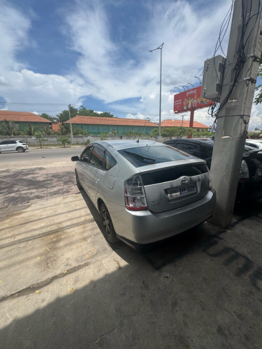 Toyota Prius 2004 ពណ៌ប្រាក់ មានបង់រំលួសទិញដាច់វៃដូរអាចទាក់ទងមកបាន