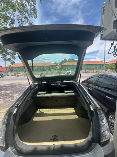 Toyota Prius 2004 ពណ៌ប្រាក់ មានបង់រំលួសទិញដាច់វៃដូរអាចទាក់ទងមកបាន