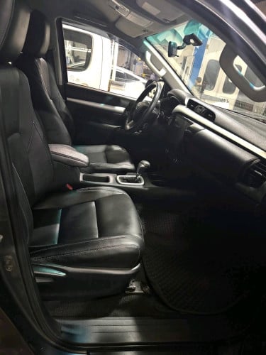 TOYOTA Revo 2016 ម៉ាស៊ីនម៉ាសូត 3.0 L ម្ចាស់ដេីមទិញតាមក្រុមហ៊ុនទឹកថ្នាំបាញ់តិចតួច