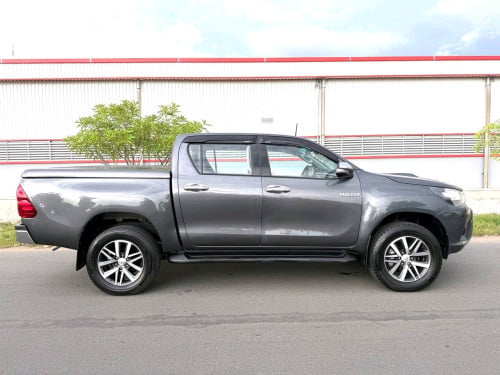 TOYOTA Revo 2016 ម៉ាស៊ីនម៉ាសូត 3.0 L ម្ចាស់ដេីមទិញតាមក្រុមហ៊ុនទឹកថ្នាំបាញ់តិចតួច