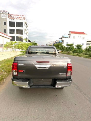 TOYOTA Revo 2016 ម៉ាស៊ីនម៉ាសូត 3.0 L ម្ចាស់ដេីមទិញតាមក្រុមហ៊ុនទឹកថ្នាំបាញ់តិចតួច