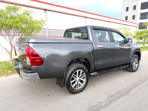 TOYOTA Revo 2016 ម៉ាស៊ីនម៉ាសូត 3.0 L ម្ចាស់ដេីមទិញតាមក្រុមហ៊ុនទឹកថ្នាំបាញ់តិចតួច