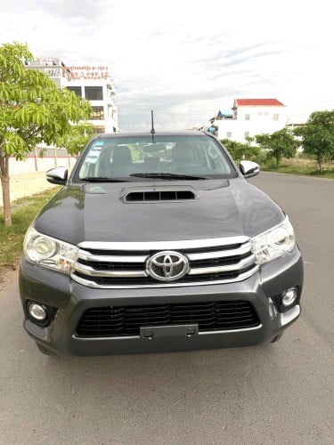 TOYOTA Revo 2016 ម៉ាស៊ីនម៉ាសូត 3.0 L ម្ចាស់ដេីមទិញតាមក្រុមហ៊ុនទឹកថ្នាំបាញ់តិចតួច
