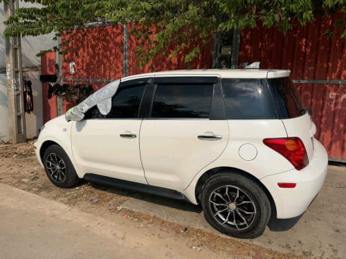 Toyota Scion 2005