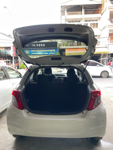 Toyota Vitz 2014