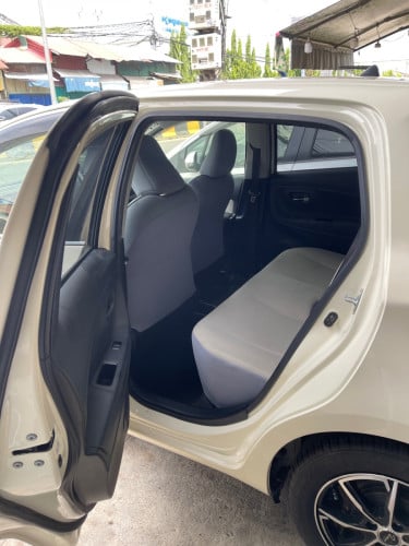 Toyota Vitz 2016