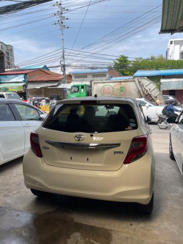 Toyota Vitz 2016