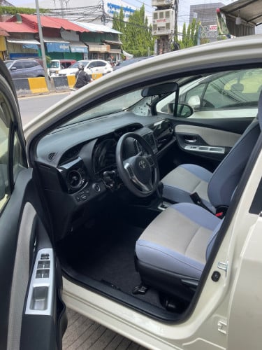 Toyota Vitz 2016