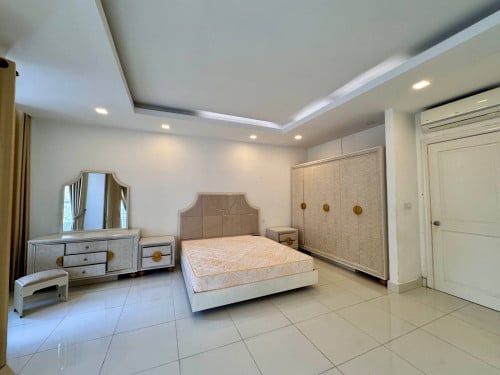Twin Villa for rent in Borey Chip Mong land sensok Aeon2 price 1100$ negotiable full furnish