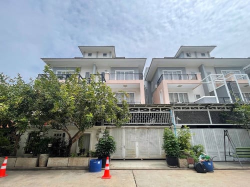 Twin villa for rent near street 2004