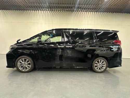 Upgrading the interior of a 2017 Toyota Alphard costs over $3,000.