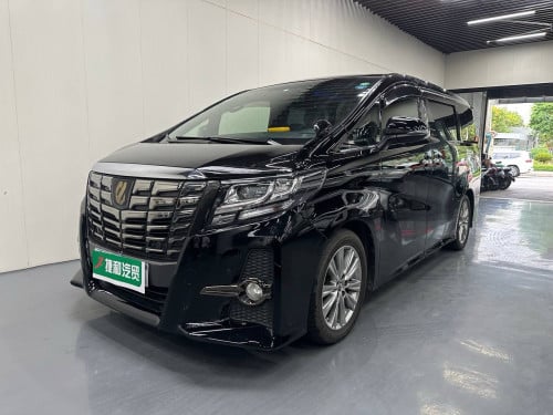 Upgrading the interior of a 2017 Toyota Alphard costs over $3,000.