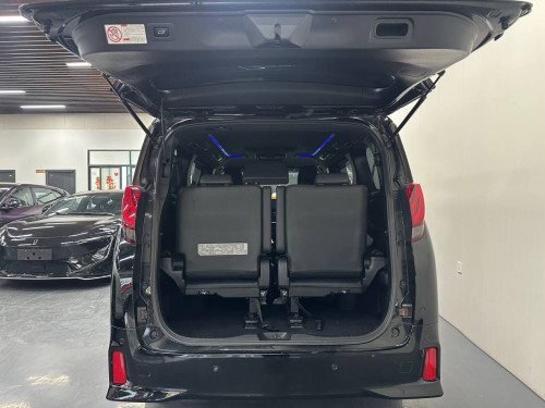 Upgrading the interior of a 2017 Toyota Alphard costs over $3,000.