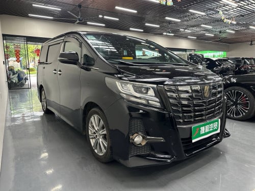 Upgrading the interior of a 2017 Toyota Alphard costs over $3,000.
