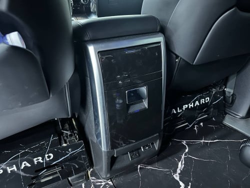 Upgrading the interior of a 2017 Toyota Alphard costs over $3,000.