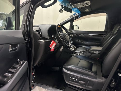 Upgrading the interior of a 2017 Toyota Alphard costs over $3,000.