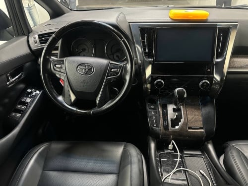 Upgrading the interior of a 2017 Toyota Alphard costs over $3,000.