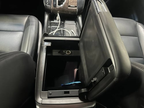 Upgrading the interior of a 2017 Toyota Alphard costs over $3,000.