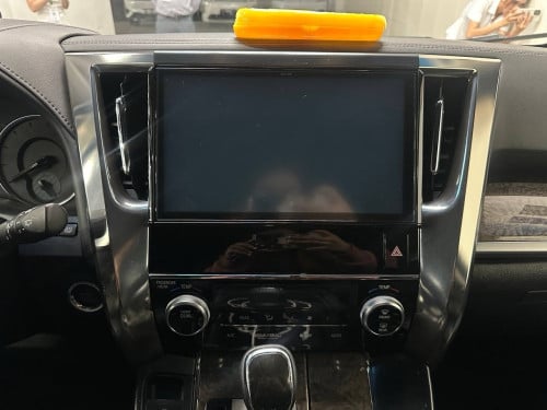 Upgrading the interior of a 2017 Toyota Alphard costs over $3,000.