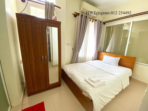 Western Service Elevator Apartment for Rent